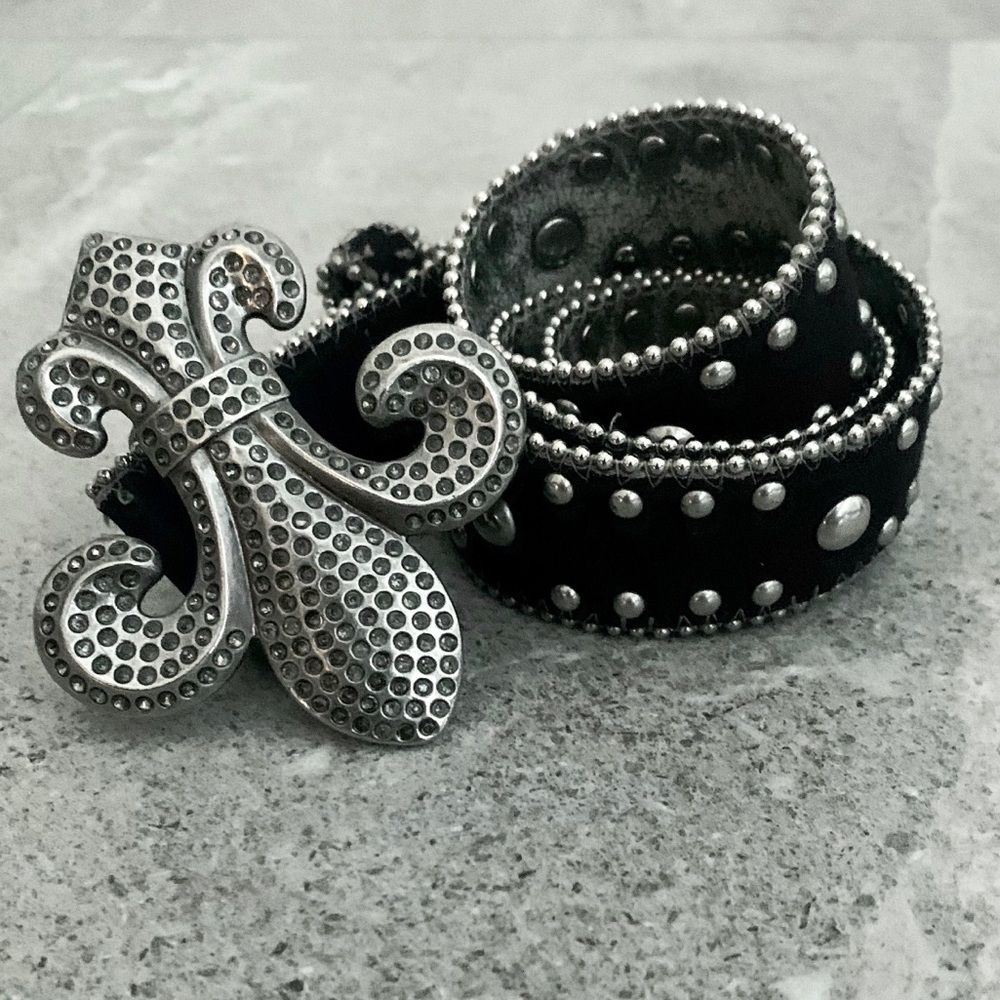 Fleur De Lis Kathy van Zeeland belt